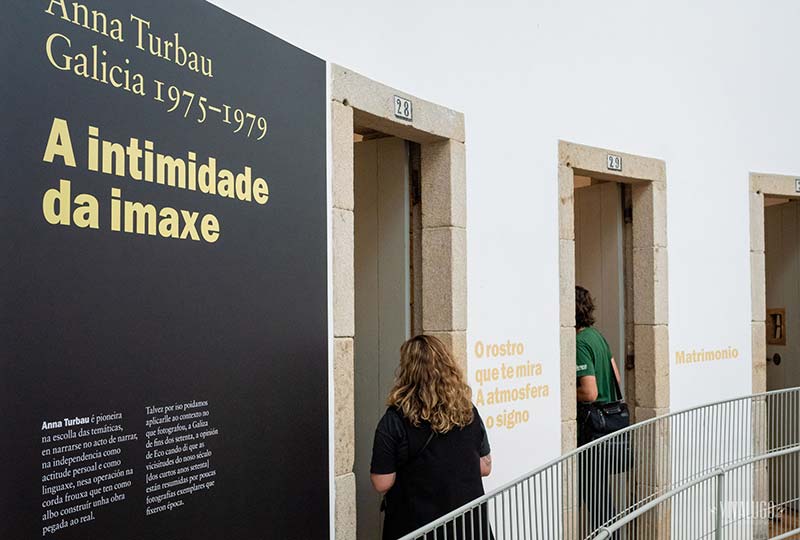 Exposición - A intimidade da imaxe. Galicia 1975-1979, de ANNA TURBAU